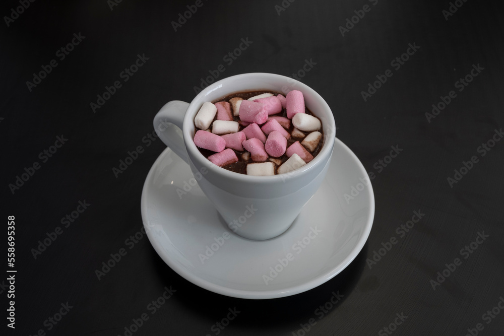 Taza de Chocolate caliente con nubes de azucar Taza de Chocolate caliente con nubes de azucar