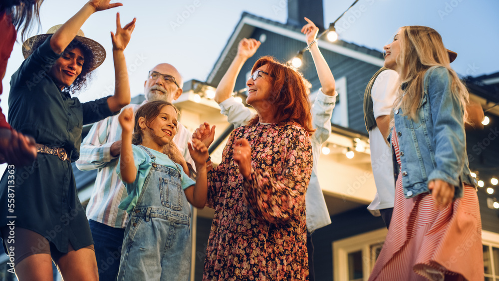 Obraz premium Group of Multicultural Diverse Friends and Relatives Having Fun and Dancing Together at a Garden Party Celebration. Beautiful and Handsome Young and Old People Having Fun.