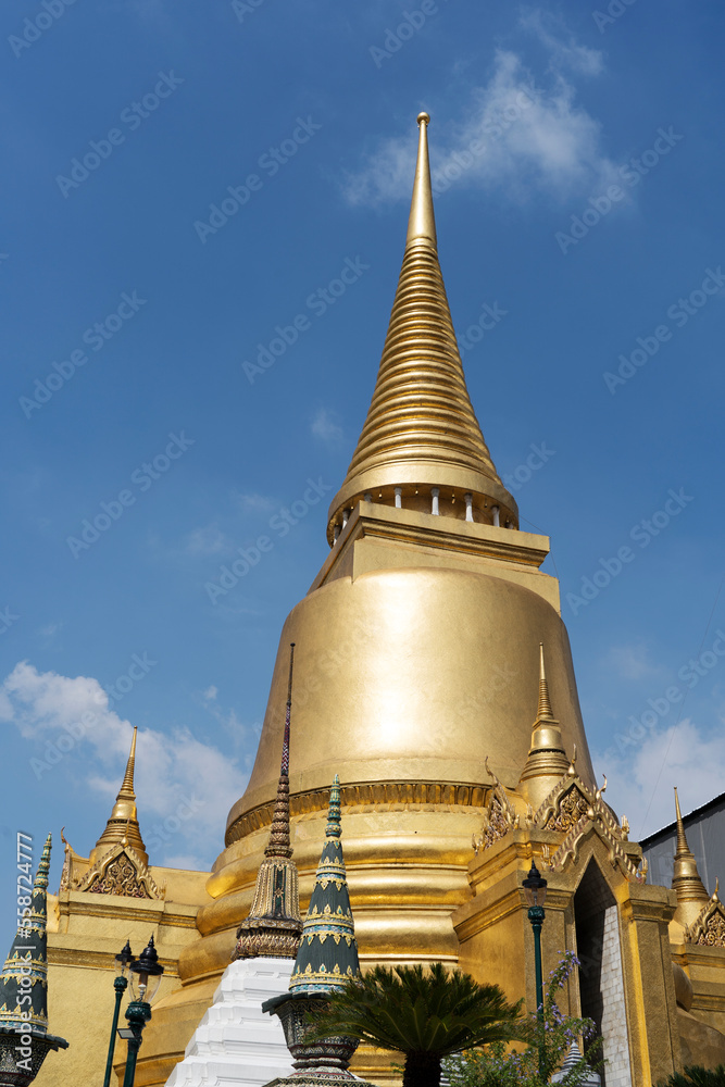 Naklejka premium Phra Sri Rattana Chedi at Grand Palace in Bangkok, Thailand