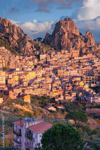 Obraz na płótnie Gagliano Castelferrato, Sicily, Italy. Aerial cityscape image if historic town Gagliano Castelferrato in Sicily at dramatic sunrise. w salonie