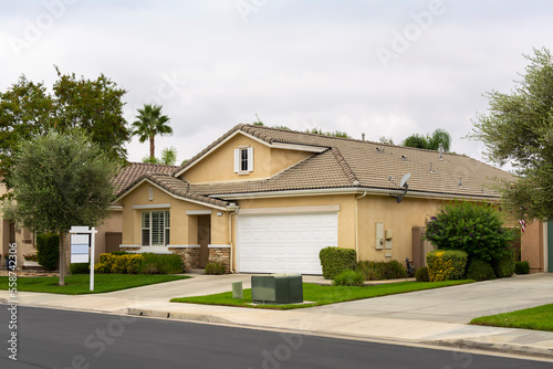 Suburban single family residence exterior view, oasis community, Menifee, California, USA © Baharlou
