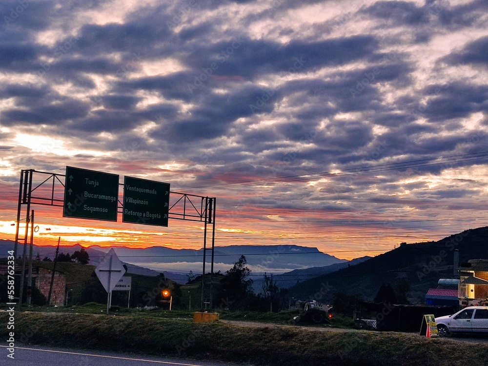 Obraz premium road out of town