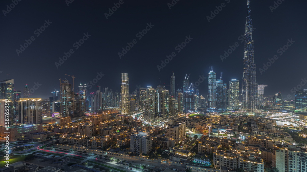Obraz premium Panorama showing Dubai Downtown and business bay night timelapse with tallest skyscraper and other towers