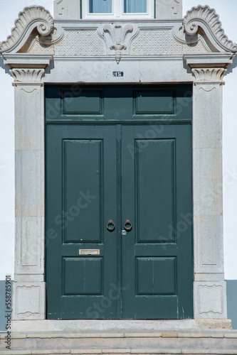 Puerta de edificio antiguo © Manuel
