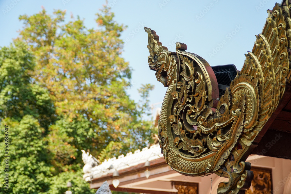 Fototapeta premium golden buddha statue