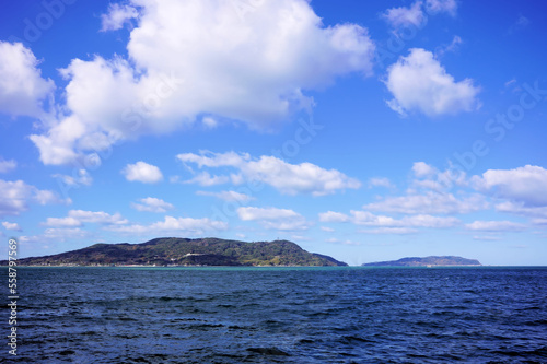 能古島と志賀島 © アデリーペンギン