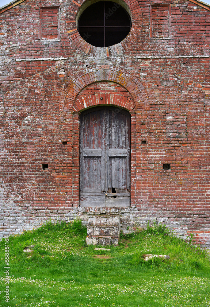 Visiting the abandoned abbey of San Galgano Visiting the abandoned abbey of San Galgano