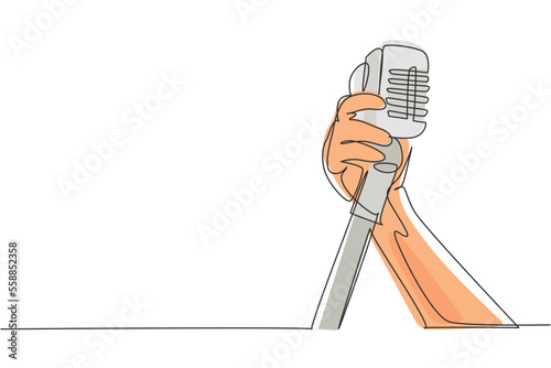 Continuous one line drawing hand holding a retro microphone over white background. Rock music live concert with old microphone. Mic for sing a song. Single line draw design vector graphic illustration