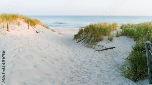 Fototapeta Naklejka Na Ścianę i Meble -  Wejście na plaże, Może Bałtyckie, Słowiński Park Narodowy, Rowy, Polska