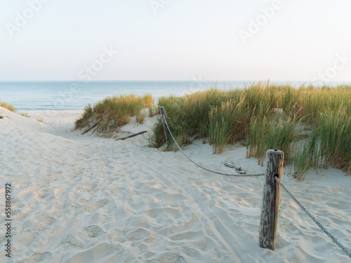 Fototapeta Naklejka Na Ścianę i Meble -  Wejście na plaże, Może Bałtyckie, Słowiński Park Narodowy, Rowy, Polska