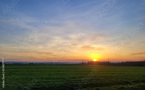 Zachód słońca  nad polami na Lubelszczyźnie. © Adam Sadlak