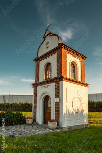murowana kapliczka przydrożna na Górnym Śląsku w Złotnikach, województwo opolskie photo