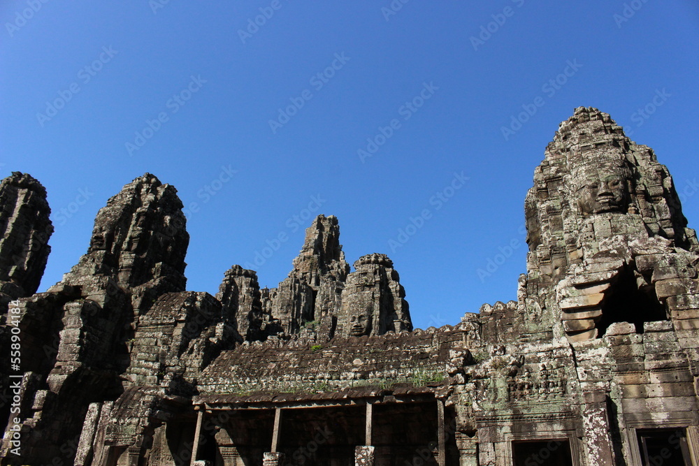 カンボジアのシェムリアップにあるアンコールトム遺跡のバイヨン寺院
