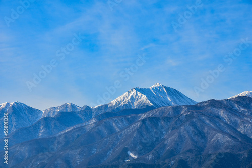 冬の信州の絶景 澄んだ青空と雪の北アルプス