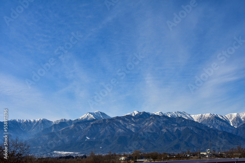 冬の信州の絶景 澄んだ青空と雪の北アルプス