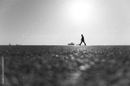 Silhouette of a man walking (ID: 558938977)