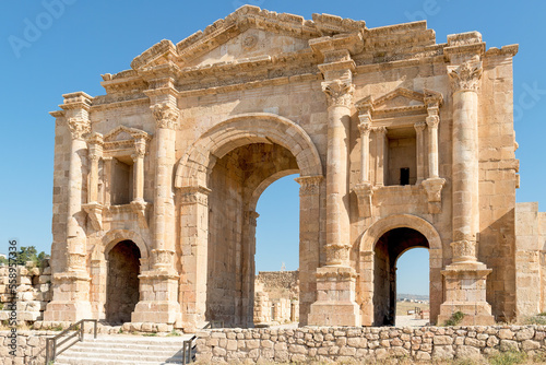 Fotografia Jerash, Jordan; January 6, 2023 - The Arch of Hadrian, Jerash, Jordan