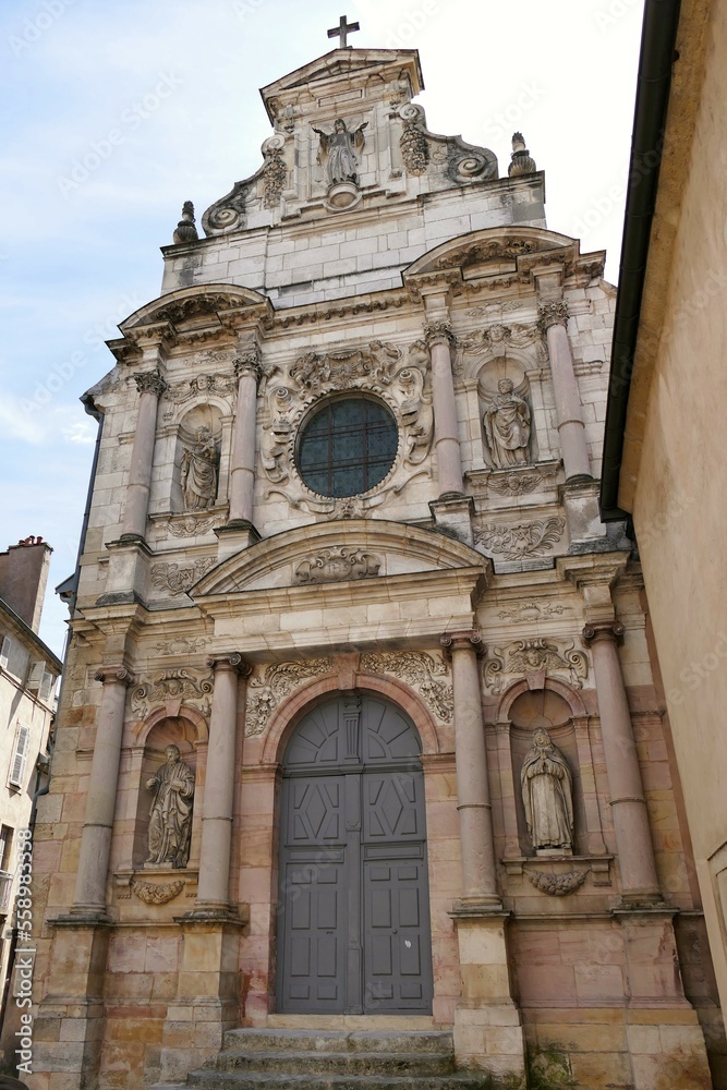La façade de l’ancienne église du couvent des Carmélites à Dijon