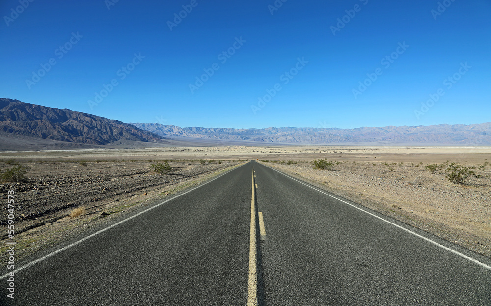 The road - Death Vally - California