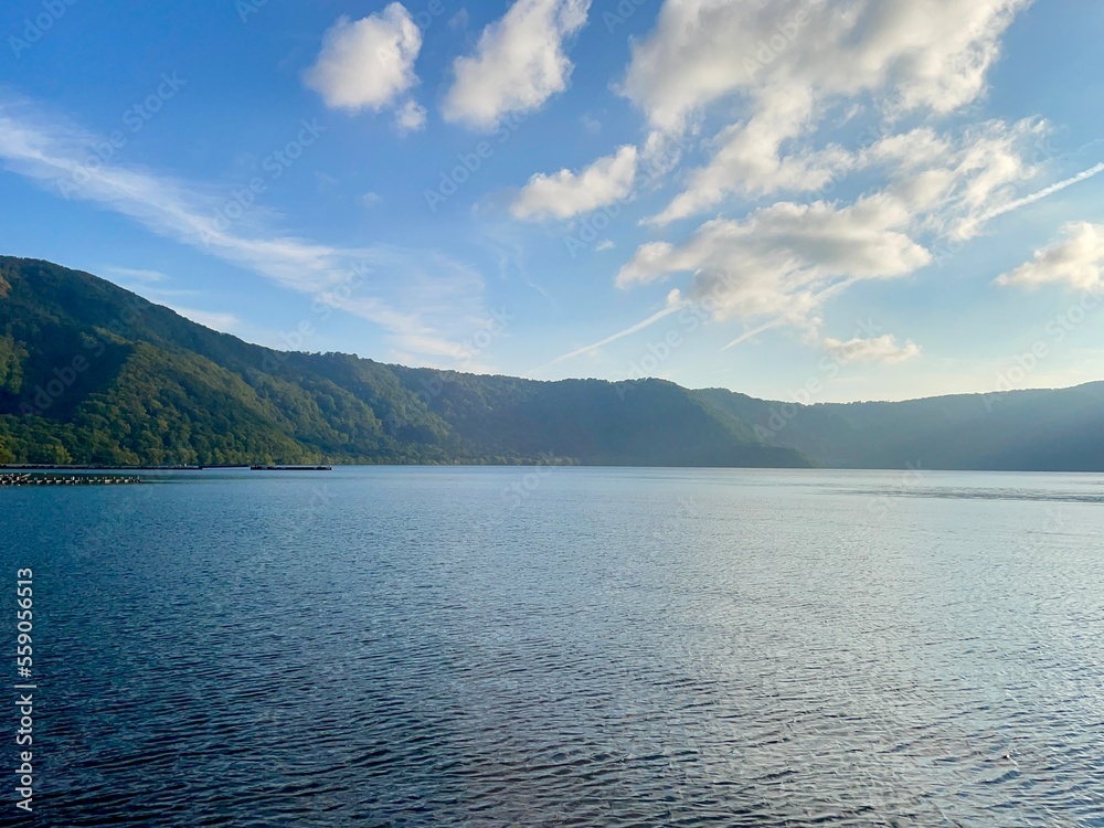青森県湖畔から田沢湖を望む