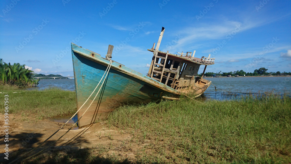 Terengganu Traditional boat at beach near Kuala Dungun are no longer been use. Terengganu Traditional boat at beach near Kuala Dungun are no longer been use.