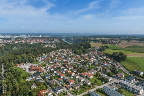 Die Region Burghausen im oberbayerischen Chemiedreieck - Ausblick auf das oberösterreichische Duttendorf