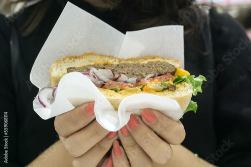 ハンバーガー　手