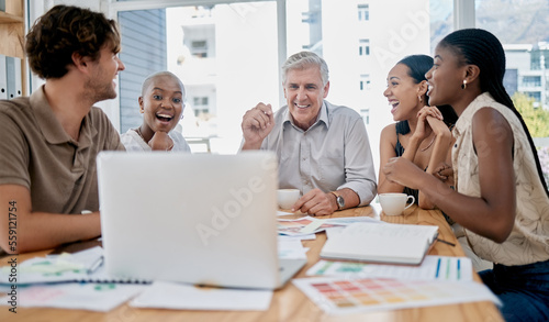 Laptop, online meeting and team speaking to their colleague on a video call in an office. Collaboration, discussion and business people planning a strategy together with a video conference call. © Lou W/peopleimages.com