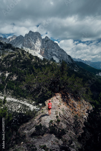woman in the mountains © Noe Lcs