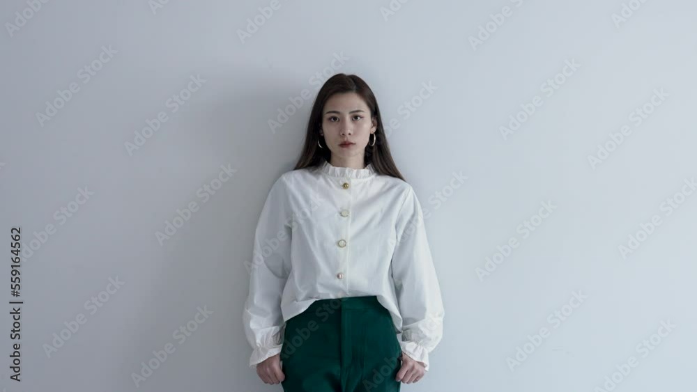 クールな女性 クールな女性