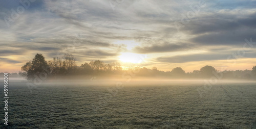 Sonnenaufgang über dem Feld © Heinrich