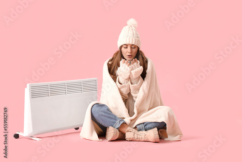 Frozen young woman with pla...