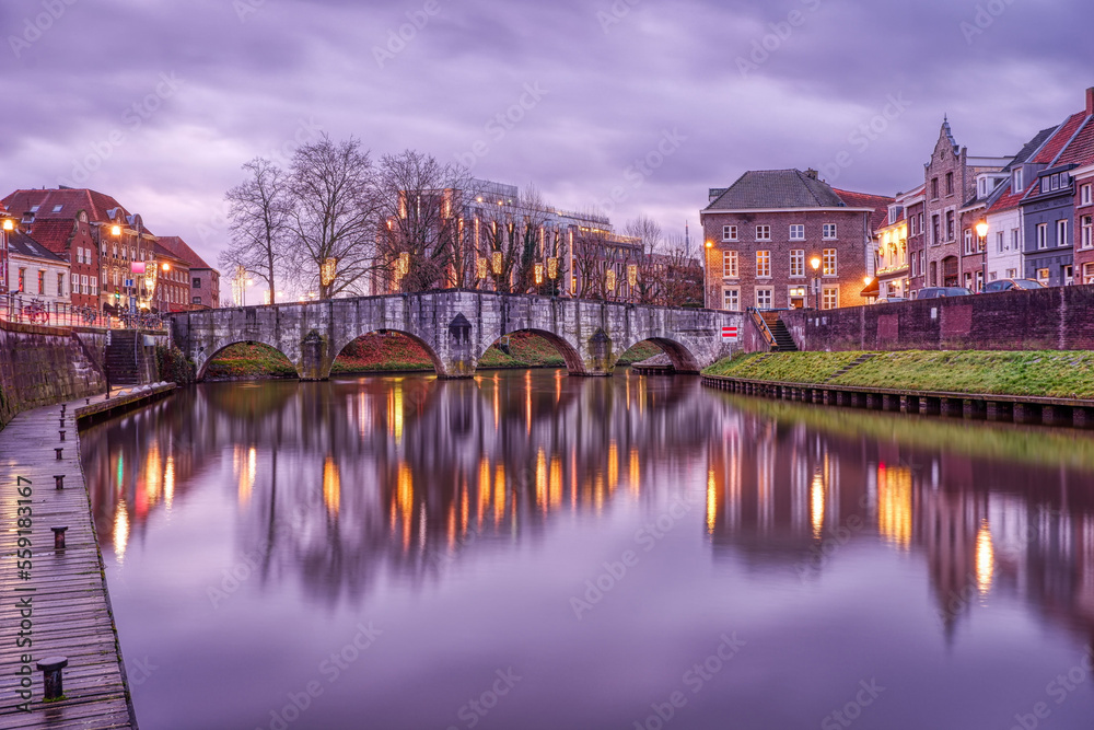 Obraz premium Historische Brücke über die Maas in Roermond