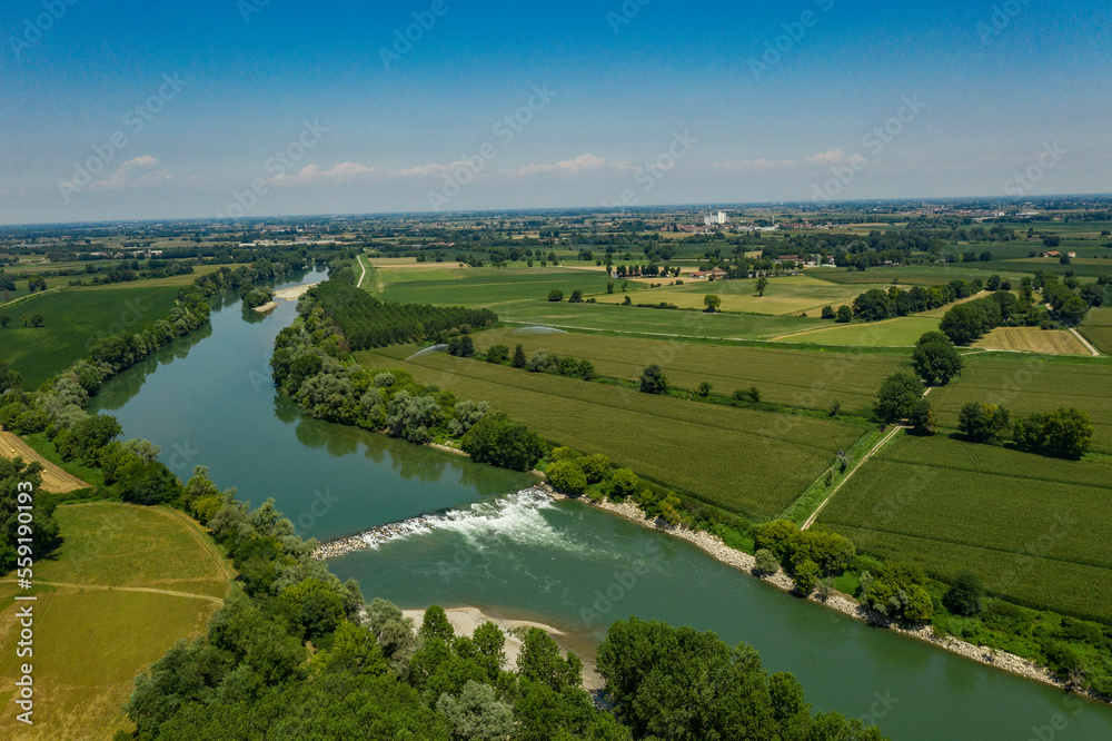 Fototapeta premium Castelnuovo Bocca d'Adda. l'Adda si immette nel Po