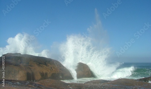 Fototapeta Naklejka Na Ścianę i Meble -  wave crashing over rocks