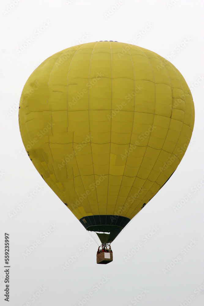 Fototapeta premium Heißluftballon am Himmel