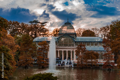 the crystal palace in the city of madrid