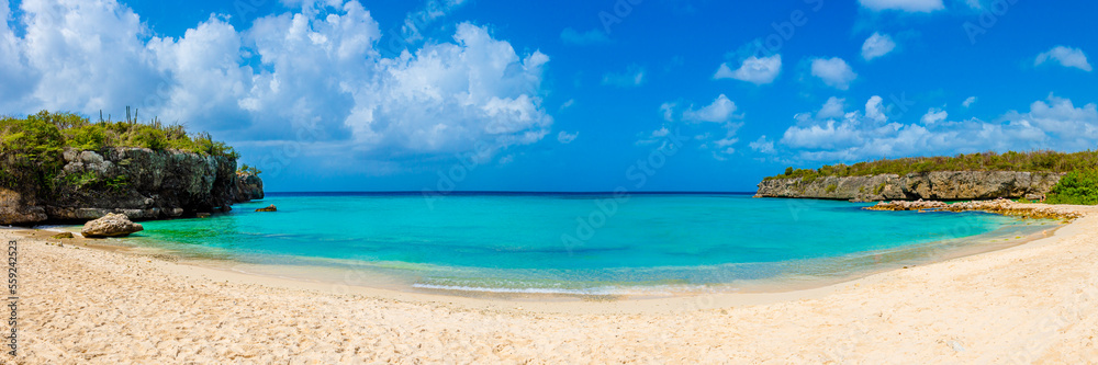 Fototapeta premium Tropical Caribbean island panorama of Daaibooi Beach in Curacao