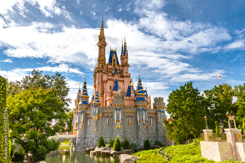 Obraz na plátně A view of Cinderella Castell  Walt Disney World Magic Kingdom in Orlando, Florida