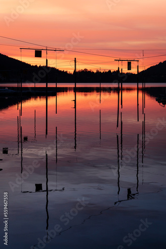 Coucher de soleil sur les équipements du lac