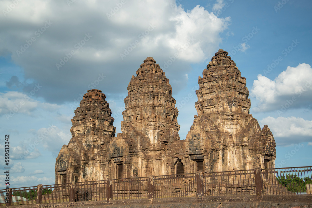 THAILAND LOPBURI WAT PRANG SAM YOT