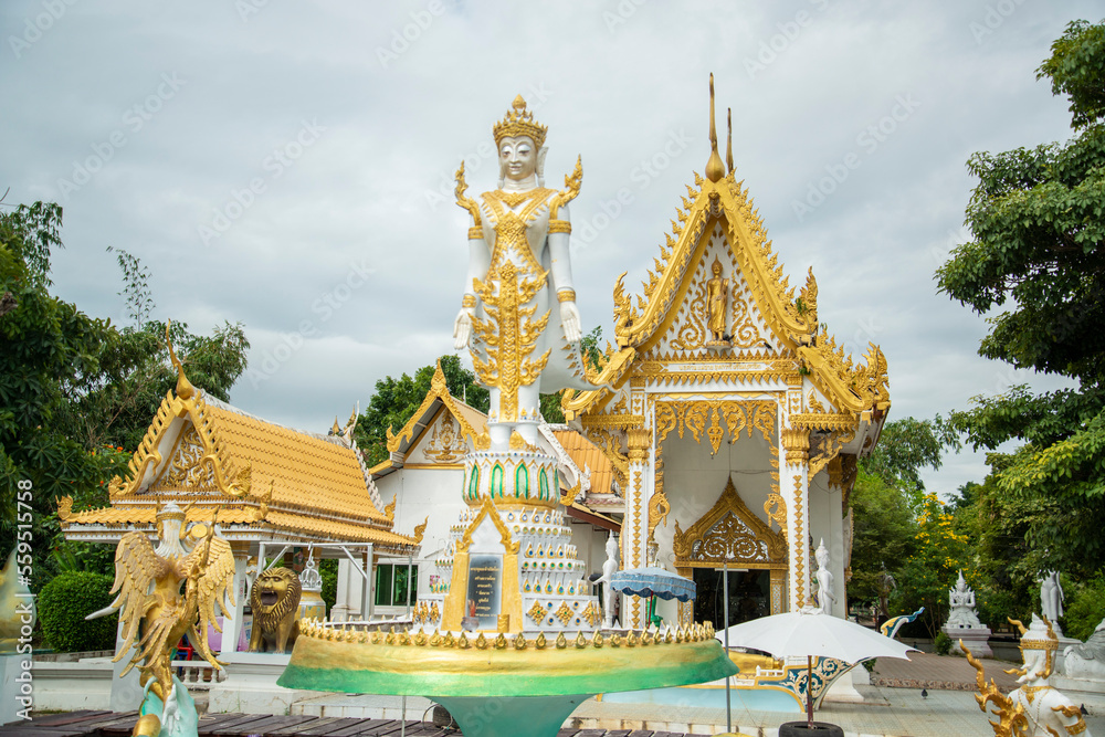 Naklejka premium THAILAND LOPBURI WAT KHUNG THA LAO