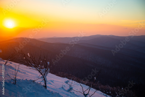 Fototapeta Naklejka Na Ścianę i Meble -  panorama of snow-capped mountains bieszczady at sunset, winter sunset seen from the top of the mountain wielka rawka