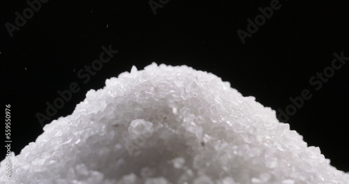 Fotografia Close up shot of salt granules falling