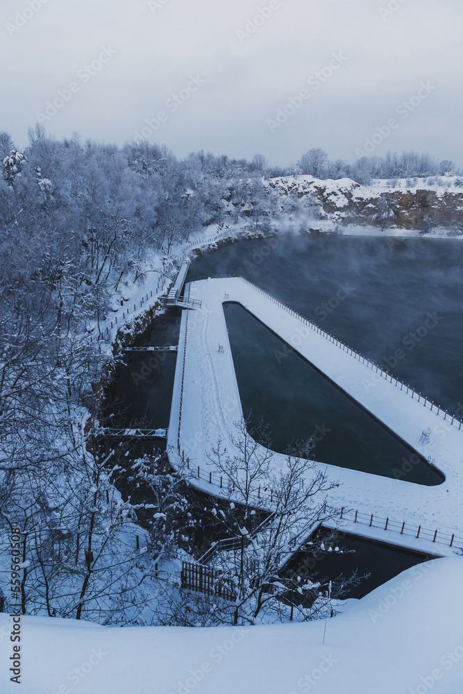 Φωτογραφία View of Zakrzowek lake in Krakow in December, Poland