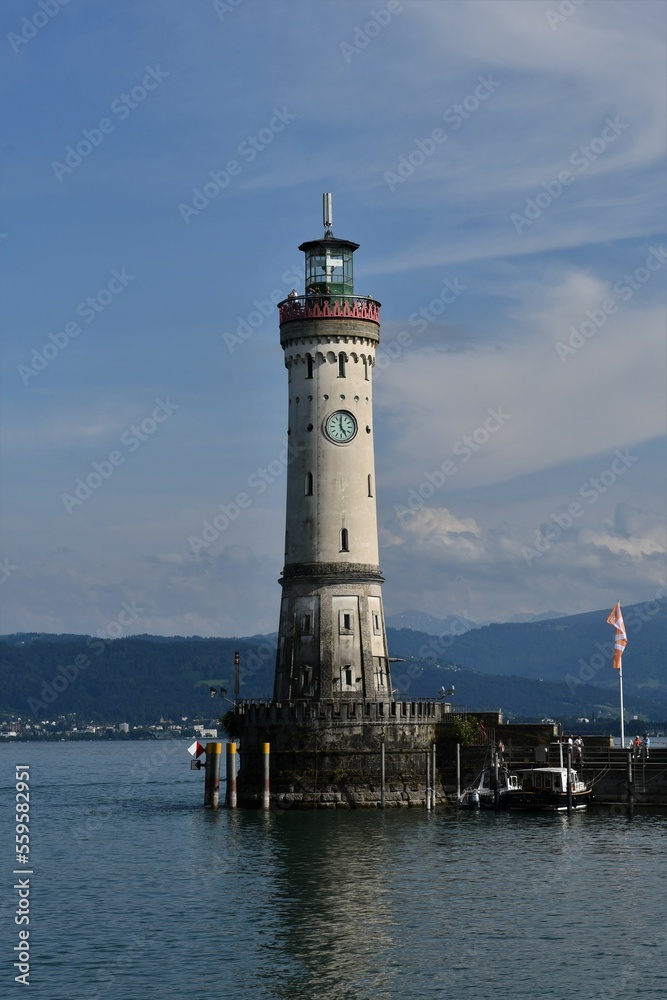 Leuchtturm an der Hafeneinfahrt in Lindau am Bodensee