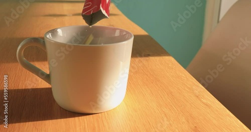 Making instant soup, 4k