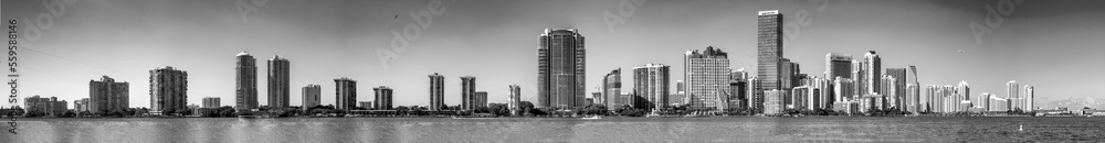 Fototapeta premium Downtown Miami panoramic skyline at sunset from Miami Beach, Florida