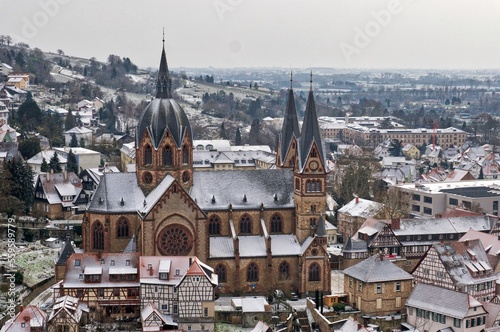 St. Peter-Kirche in Heppenheim im Winter