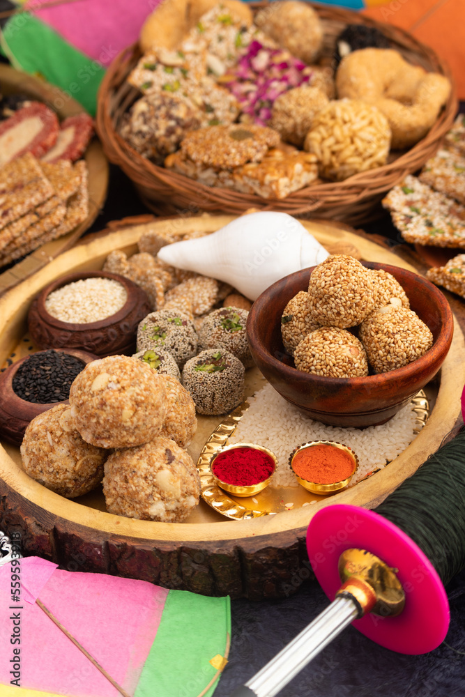Φωτογραφία Harvest Festival Is Celebrated As Makar Sankranti, Lohri, Uttarayan, Maghi, Poush Sankranthi, Magh Bihu With Sesame Sweet viz